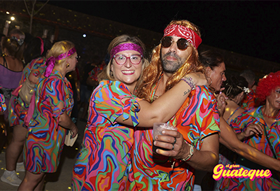 Pareja vestida de la dcada de los 60 en el Guateque