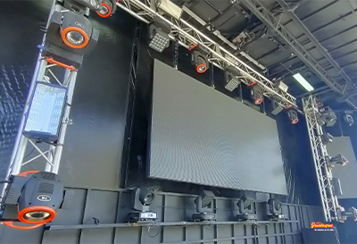 vista interior del escenario mvil con pantalla led e iluminacin profesional