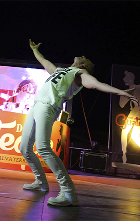 Edi FM, innovador del espectáculo, su creatividad y versatilidad en escena